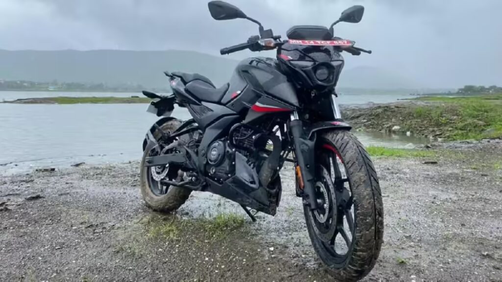 Comparativa Bajaj Pulsar N160 2025: USD vs Asiento Único vs Doble Disco